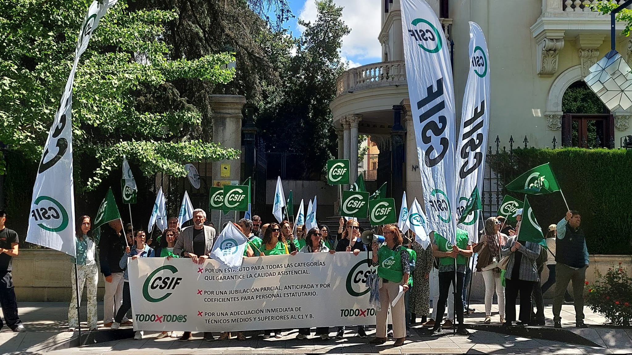 Protesta de CSIF Granad contra los incumplimientos del Ministerio de Sanidad sobre el Estatuto Marco