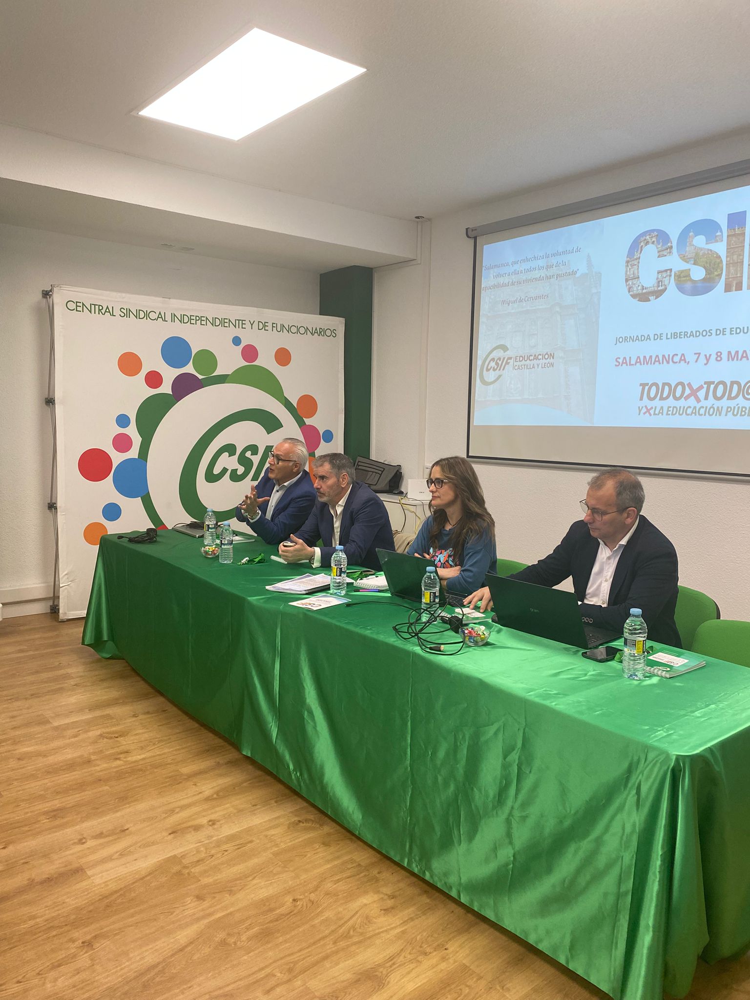 Federico Martín, presidente de CSIF Salamanca; Mario Gutiérrez, presidente del sector nacional de Educación de CSIF; Isabel Madruga, presidenta del sector autonómico de Educación; y Benjamín Castro, presidente autonómico de CSIF Castilla y León.