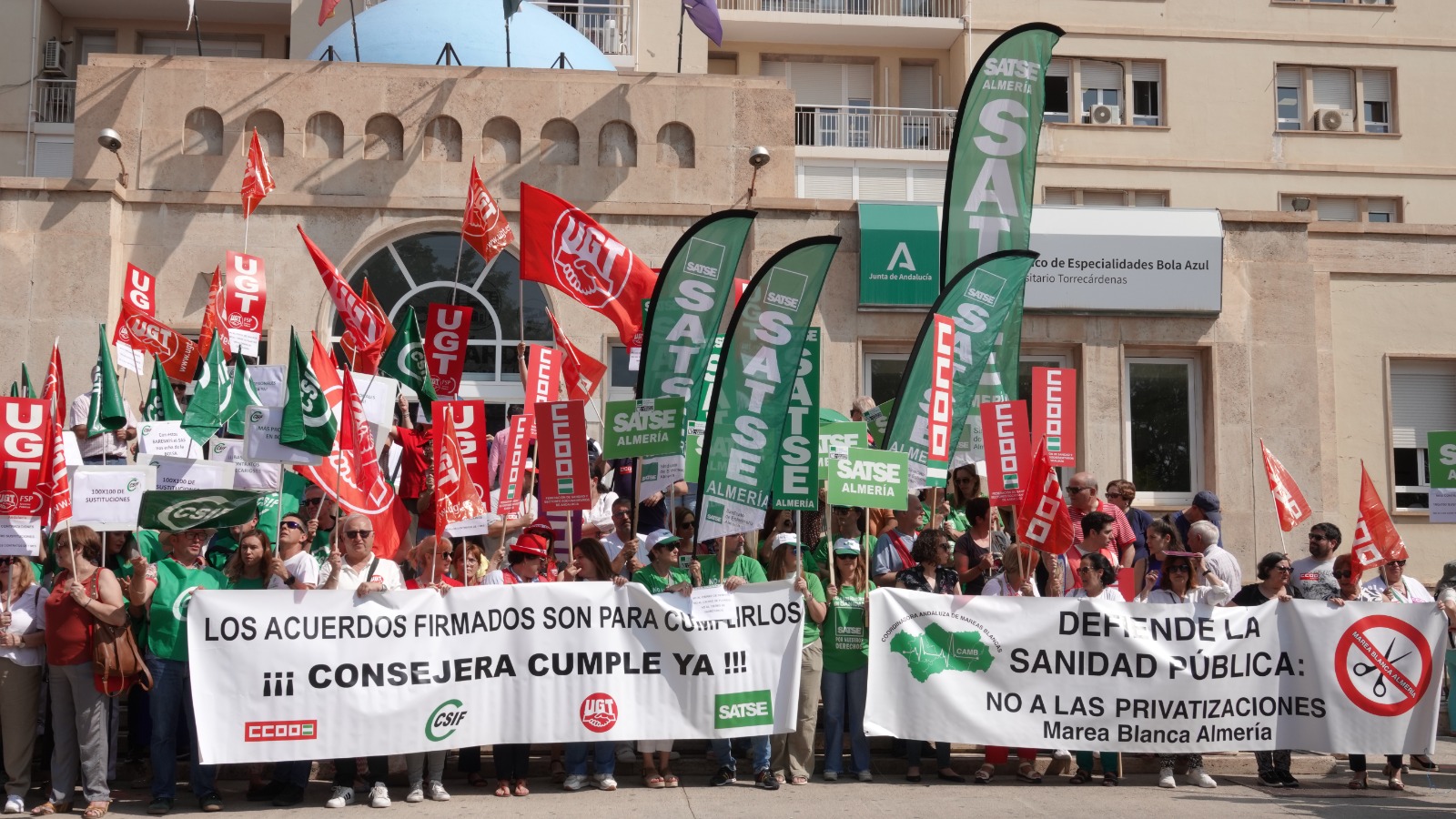 Concentración en el Centro de Especialidades Bola Azul de Almería