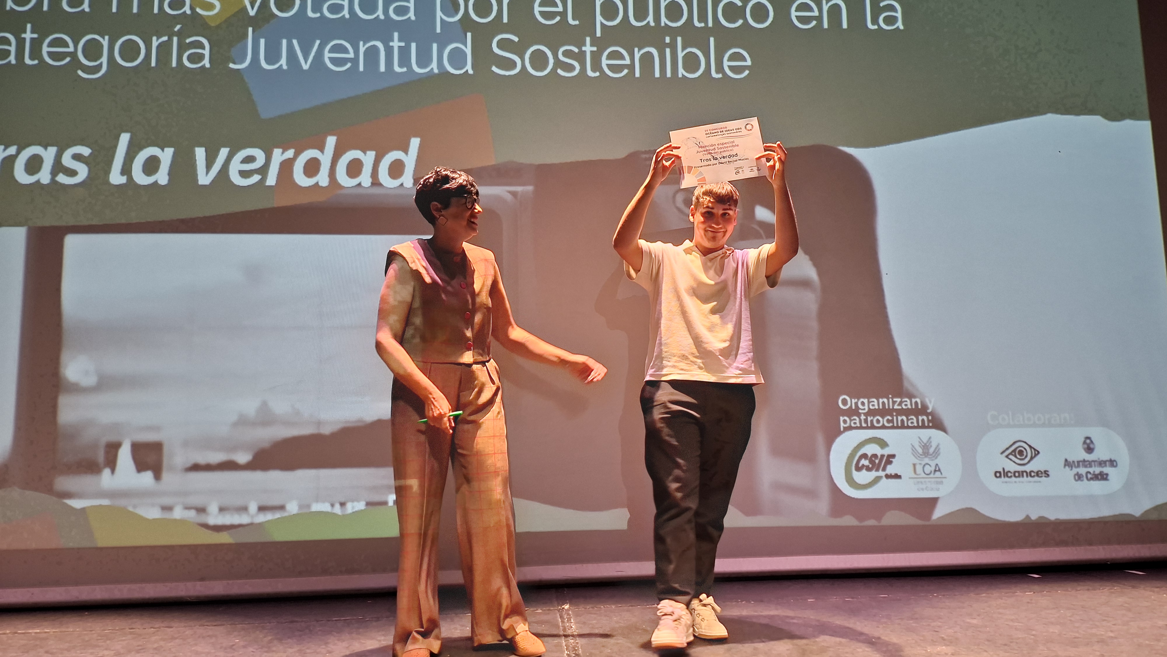 Entrega diploma a Tras la Verdad (IES Jorge Juan de S.Fernando)