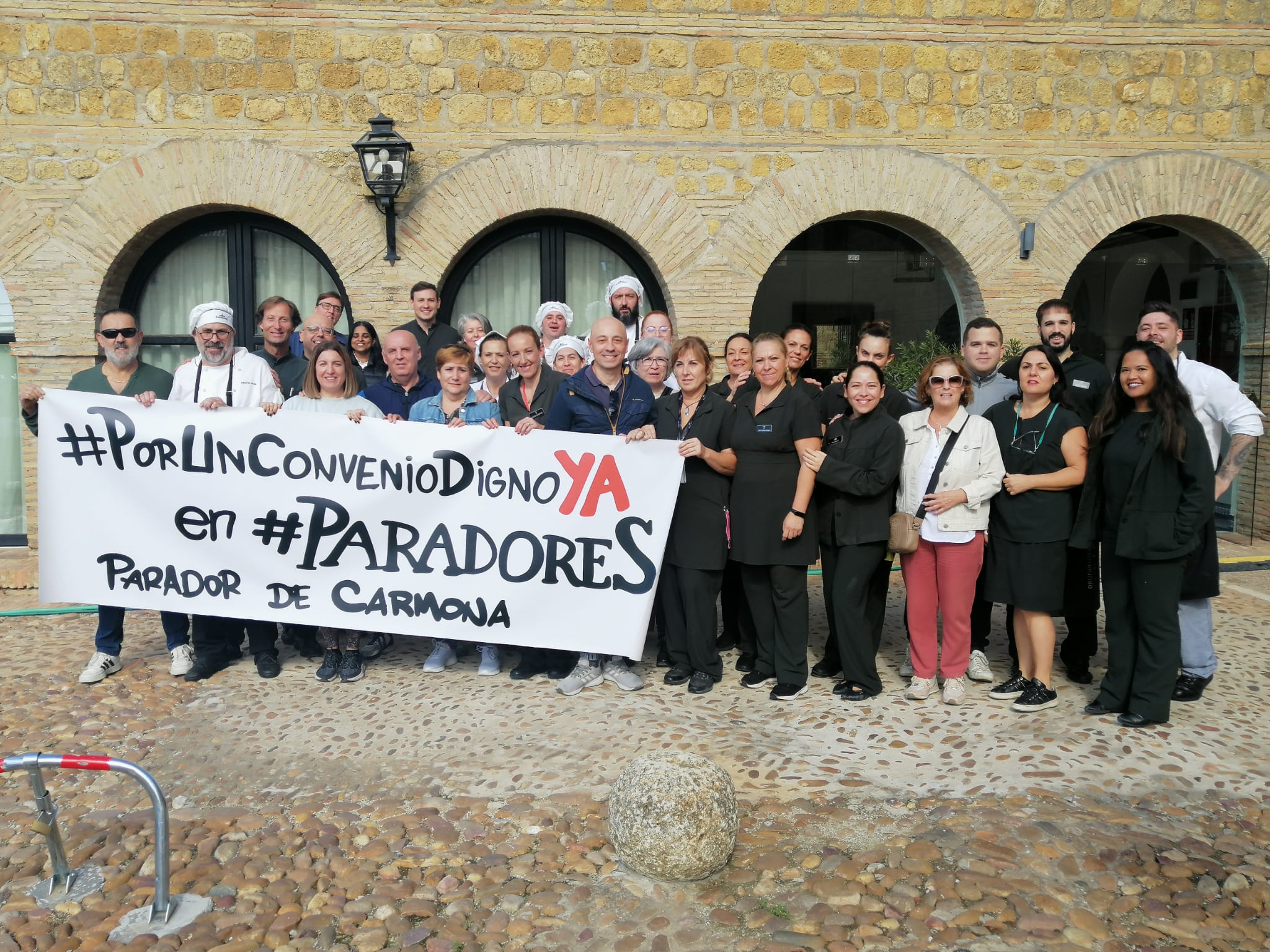 Concentración en el Parador de Carmona