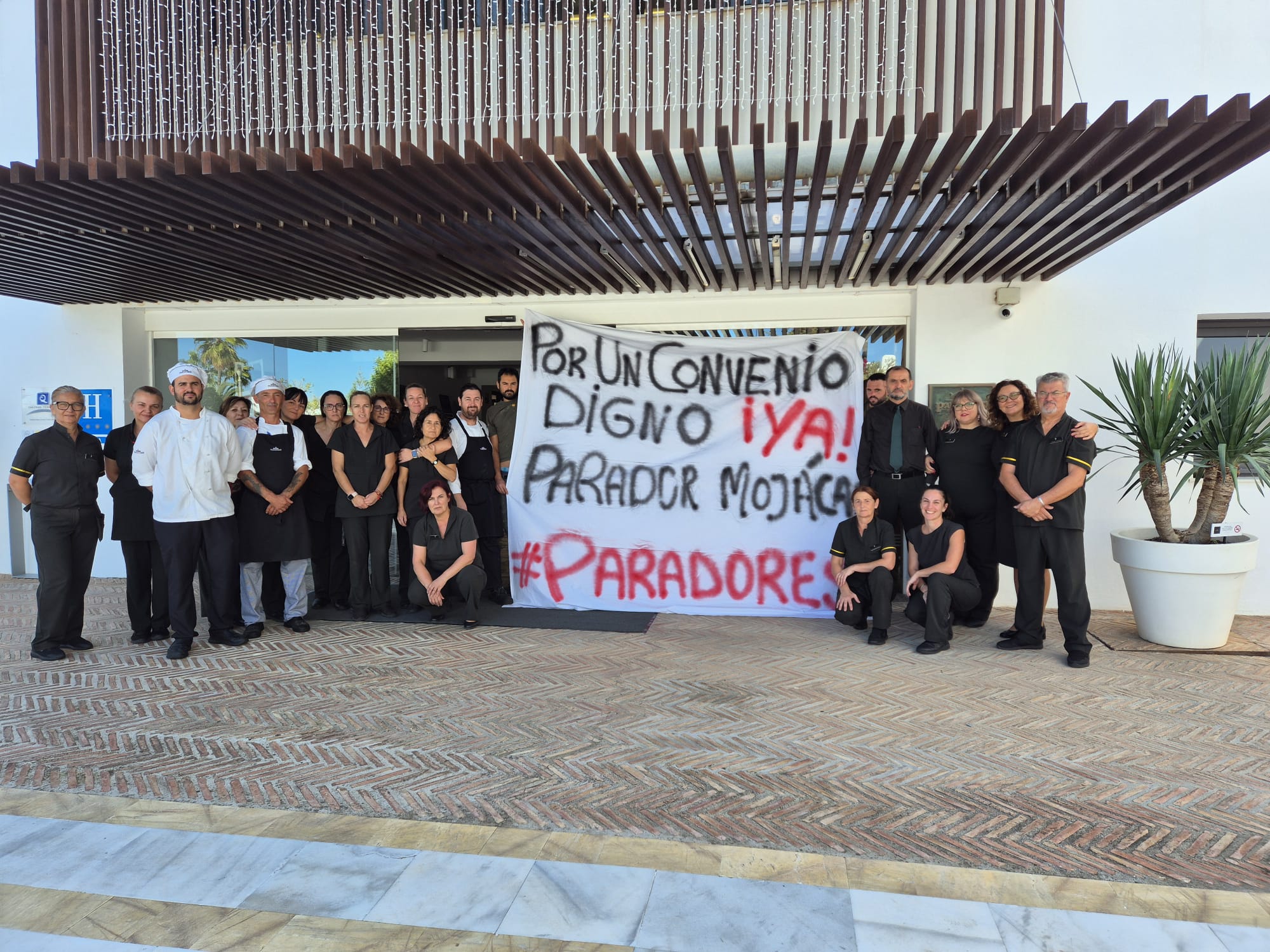 Protesta de las trabajadoras y trabajadores del parador almeriense de Mojácar