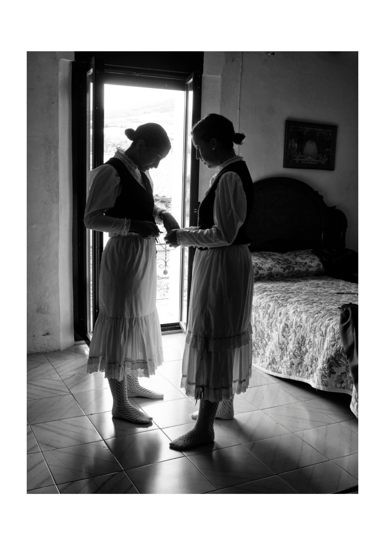 Móndidas de Matasejún vistiéndose