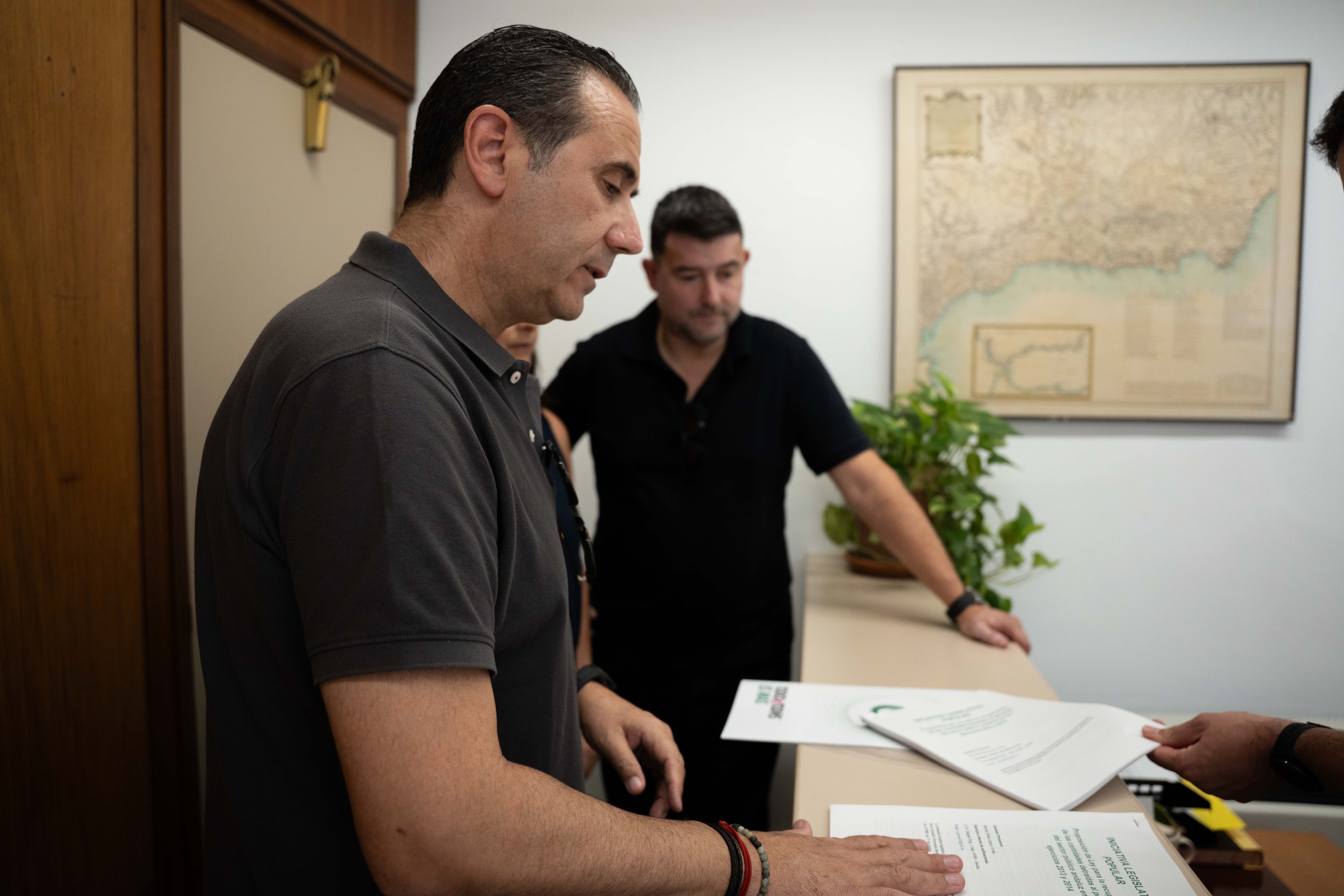 CSIF-A impulsa una Iniciativa Legislativa Popular para que los empleados públicos andaluces recuperen la parte autonómica de las pagas extra pendientes de 2013 y 2014