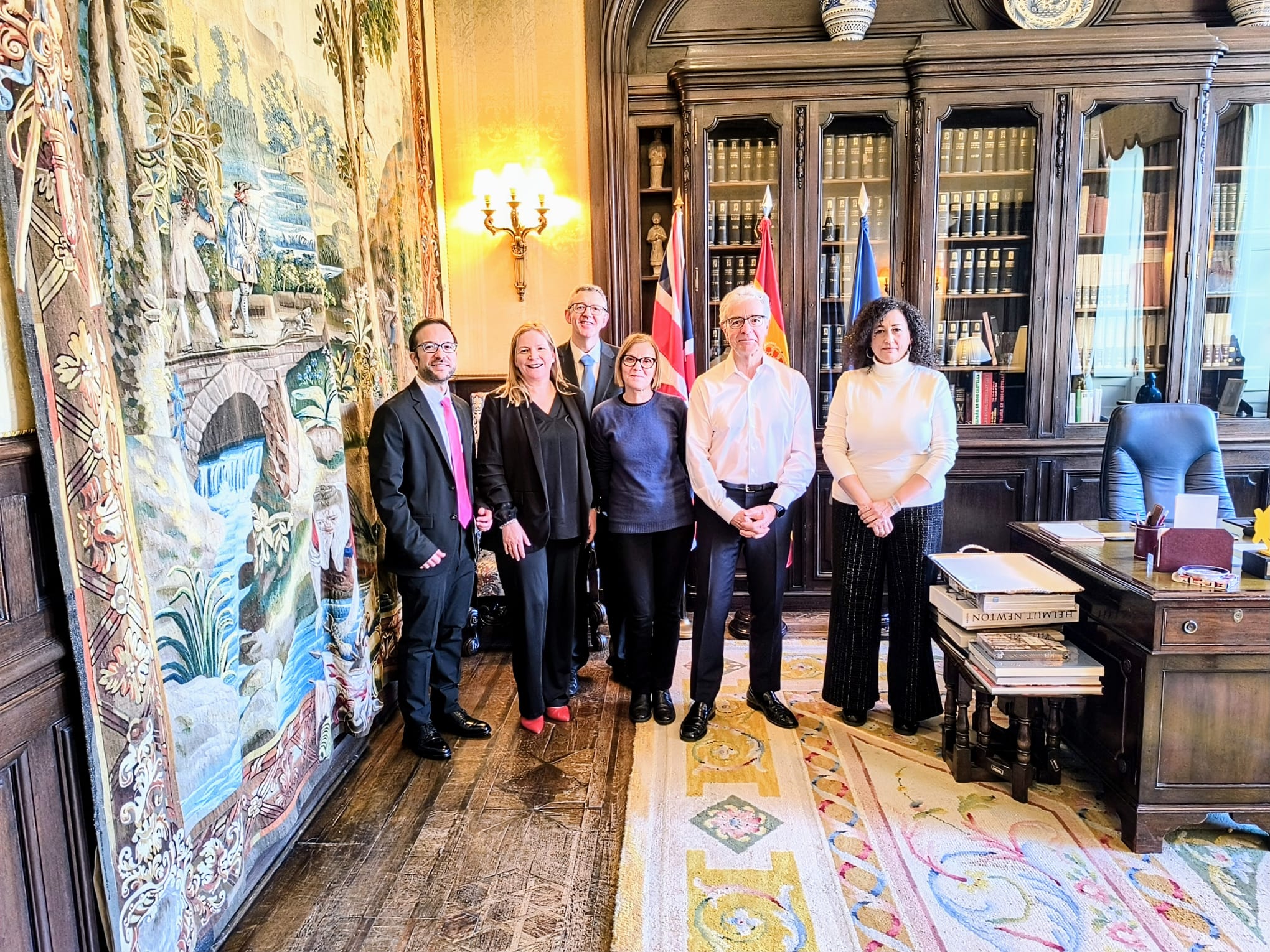 Representantes de CSIF con el Consejero de Educación, D. Fernando Bartolomé Usieto, el Embajador de España en Reino Unido, D. José Pascual Marco Martínez, y el Secretario General de la Consejería de Educación, D. Javier Rodríguez Alcayna